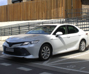 Toyota Camry 2.5 hybrid (ben+hev), 131kw, CVT, Prestige
