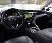 Toyota Camry 2.5 hybrid (ben+hev), 131kw, CVT, Prestige