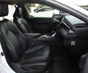 Toyota Camry 2.5 hybrid (ben+hev), 131kw, CVT, Prestige