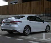 Toyota Camry 2.5 hybrid (ben+hev), 131kw, CVT, Prestige
