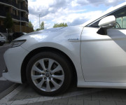 Toyota Camry 2.5 hybrid (ben+hev), 131kw, CVT, Prestige