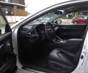 Toyota Camry 2.5 hybrid (ben+hev), 131kw, CVT, Prestige