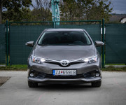 Toyota Auris 1.6 Slovenské, Nelakované, Pre-crash safety, Parkovacia kamera, Lane asist