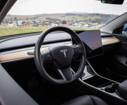 Tesla Model 3 Long Range, Premium Sound, Ťažné, Deep Blue Met, po servise, DPH