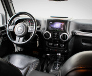 Jeep Wrangler Unlimited 3.6L V6 VVT SAHARA A/T