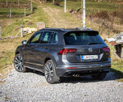 Volkswagen Tiguan R-line 2.0 TDI 140kW DSG 4Motion, Nelakované, Virtual cockpit, Keramika