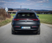EQC 400 4Matic edícia 1886, burmester, HUD, asistenti, strešné okno, nelakované