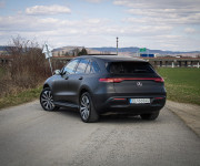 EQC 400 4Matic edícia 1886, burmester, HUD, asistenti, strešné okno, nelakované