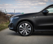 EQC 400 4Matic edícia 1886, burmester, HUD, asistenti, strešné okno, nelakované