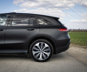 EQC 400 4Matic edícia 1886, burmester, HUD, asistenti, strešné okno, nelakované