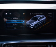 EQC 400 4Matic edícia 1886, burmester, HUD, asistenti, strešné okno, nelakované