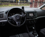 Volkswagen Sharan 2.0 TDI CR DSG, Bixenón, Navi, Ťažné, nelakované, vymenené rozvody, Nová STK