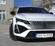 Peugeot 408 1.2 PureTech 130 GT EAT8