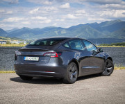 Tesla Model 3 Long Range 4x4 Premium Sound, ťažné, nelakované, DPH