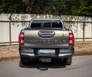 Toyota Hilux DC 2.8 I D-4D Invincible 1. majiteľ v záruke, nelakované, ochrana podvozku