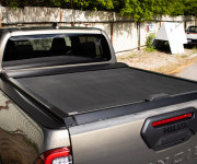 Toyota Hilux DC 2.8 I D-4D Invincible 1. majiteľ v záruke, nelakované, ochrana podvozku