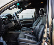 Toyota Hilux DC 2.8 I D-4D Invincible 1. majiteľ v záruke, nelakované, ochrana podvozku