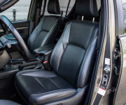 Toyota Hilux DC 2.8 I D-4D Invincible 1. majiteľ v záruke, nelakované, ochrana podvozku