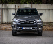 Toyota Hilux DC 2.8 I D-4D Invincible 1. majiteľ v záruke, nelakované, ochrana podvozku