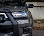 Toyota Hilux DC 2.8 I D-4D Invincible 1. majiteľ v záruke, nelakované, ochrana podvozku