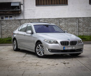 BMW Rad 5 530d xDrive Comfortné sedadlá, Soft-close, Šíber, Adaptívny tempomat, pekný stav