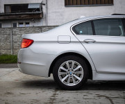BMW Rad 5 530d xDrive Comfortné sedadlá, Soft-close, Šíber, Adaptívny tempomat, pekný stav