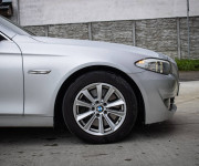 BMW Rad 5 530d xDrive Comfortné sedadlá, Soft-close, Šíber, Adaptívny tempomat, pekný stav