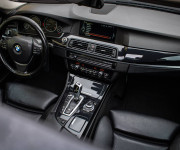 BMW Rad 5 530d xDrive Comfortné sedadlá, Soft-close, Šíber, Adaptívny tempomat, pekný stav