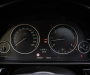 BMW Rad 5 530d xDrive Comfortné sedadlá, Soft-close, Šíber, Adaptívny tempomat, pekný stav