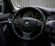 BMW Rad 5 530d xDrive Comfortné sedadlá, Soft-close, Šíber, Adaptívny tempomat, pekný stav