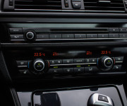 BMW Rad 5 530d xDrive Comfortné sedadlá, Soft-close, Šíber, Adaptívny tempomat, pekný stav