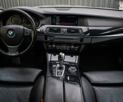 BMW Rad 5 530d xDrive Comfortné sedadlá, Soft-close, Šíber, Adaptívny tempomat, pekný stav