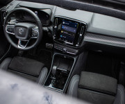 Volvo XC40 P8 Recharge R-Design, Pano, 360°kamera, Harman kardon, El. ťažné, DPH