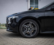 Mercedes-Benz A trieda 250 e AMG v záruke, MBUX, 1. Majiteľ, Slovenské, Garážované, DPH
