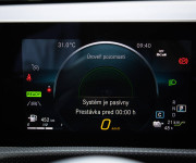 Mercedes-Benz A trieda 250 e AMG v záruke, MBUX, 1. Majiteľ, Slovenské, Garážované, DPH
