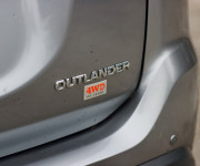 Mitsubishi Outlander 2,2 DI-D Instyle 7 miestna verzia