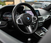 BMW X6 M50i soft close, first class packet, iconic glow, natáčanie zadnej nápravy