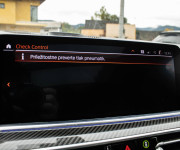 BMW X6 M50i soft close, first class packet, iconic glow, natáčanie zadnej nápravy