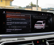 BMW X6 M50i soft close, first class packet, iconic glow, natáčanie zadnej nápravy