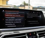 BMW X6 M50i soft close, first class packet, iconic glow, natáčanie zadnej nápravy