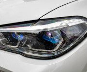 BMW X6 M50i soft close, first class packet, iconic glow, natáčanie zadnej nápravy