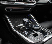 BMW X6 M50i soft close, first class packet, iconic glow, natáčanie zadnej nápravy