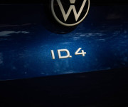 Volkswagen ID.4 Pro Performance 1st edition, super výbava, tepelné čerpadlo,nelakované, el ťažn