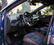 Volkswagen ID.4 Pro Performance 1st edition, super výbava, tepelné čerpadlo,nelakované, el ťažn