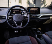 Volkswagen ID.4 Pro Performance 1st edition, super výbava, tepelné čerpadlo,nelakované, el ťažn