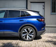 Volkswagen ID.4 Pro Performance 1st edition, super výbava, tepelné čerpadlo,nelakované, el ťažn
