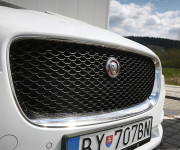 Jaguar F-Pace 2.0 I4 P250 Prestige AWD