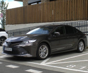 Toyota Camry 2.5 hybrid (ben+hev), 131kw, CVT, Executive