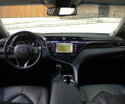 Toyota Camry 2.5 hybrid (ben+hev), 131kw, CVT, Executive
