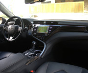 Toyota Camry 2.5 hybrid (ben+hev), 131kw, CVT, Executive